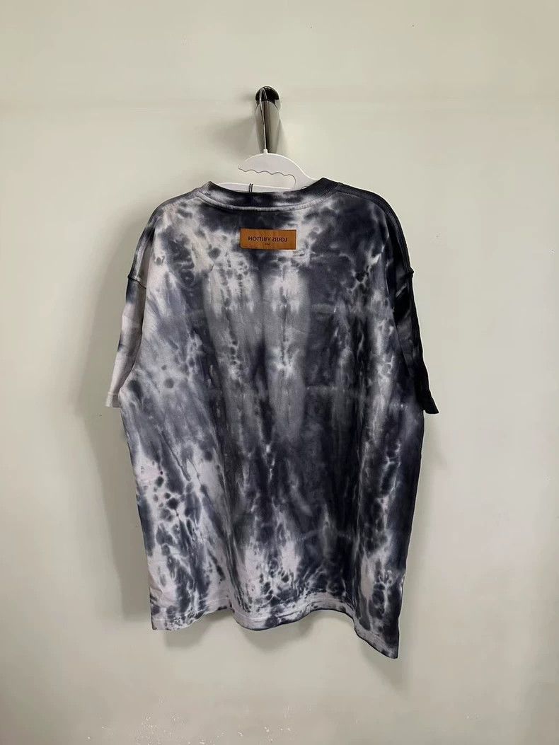 Louis Vuitton Louis Vuitton Tie-Dye Short Sleeve Shirt Size US L / EU 52-54 / 3 - 2 Thumbnail
