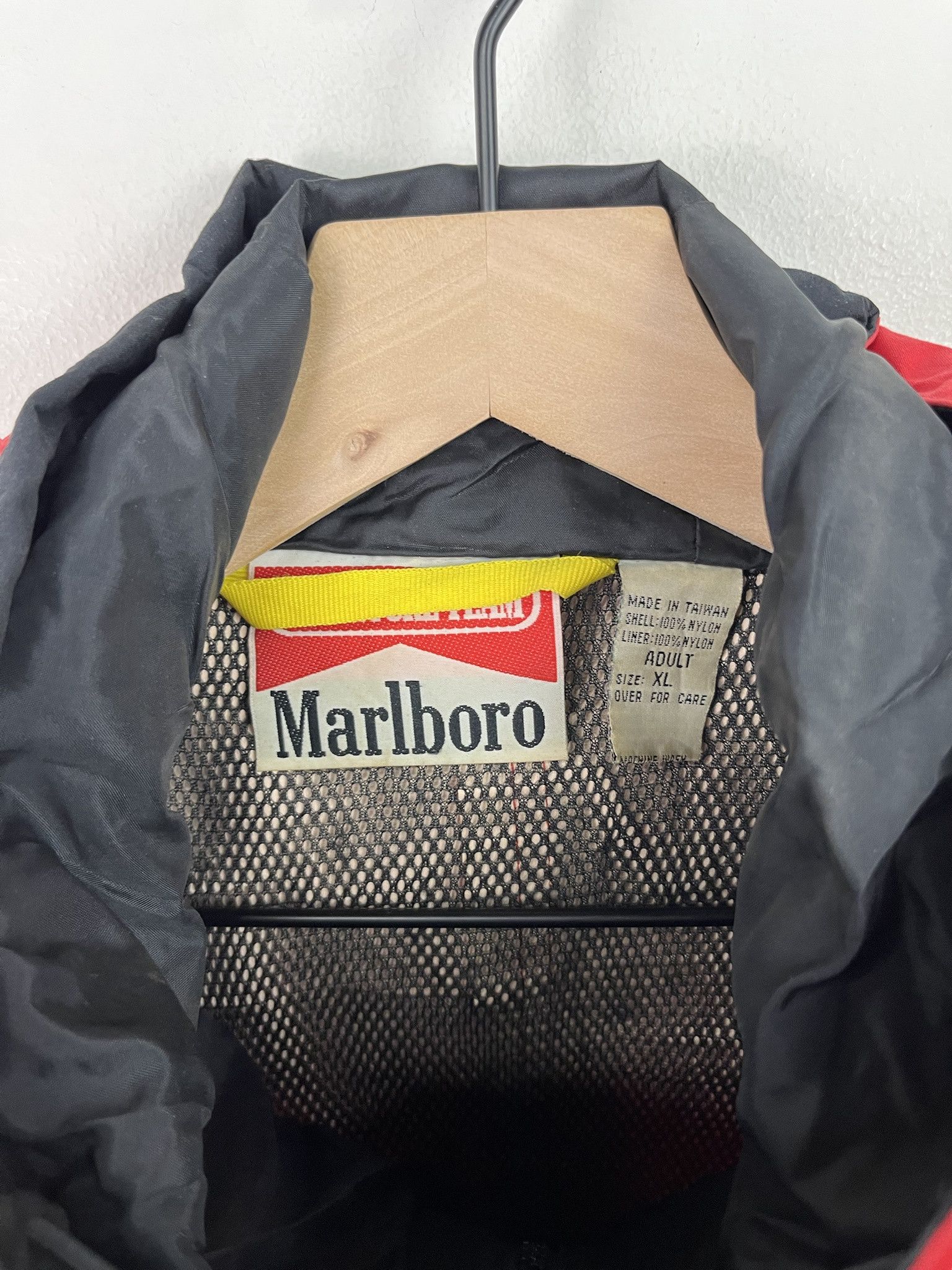 Marlboro × Starter × Vintage Vintage 90s Marlboro Adventure Team Red Windbreaker Jacket Size XL Size US XL / EU 56 / 4 - 2 Thumbnail