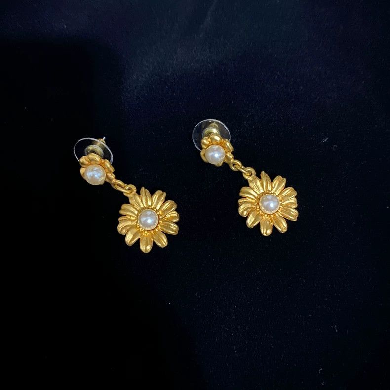 Kenzo KENZO Vintage Pearl Daisy Earrings Size ONE SIZE - 3 Thumbnail