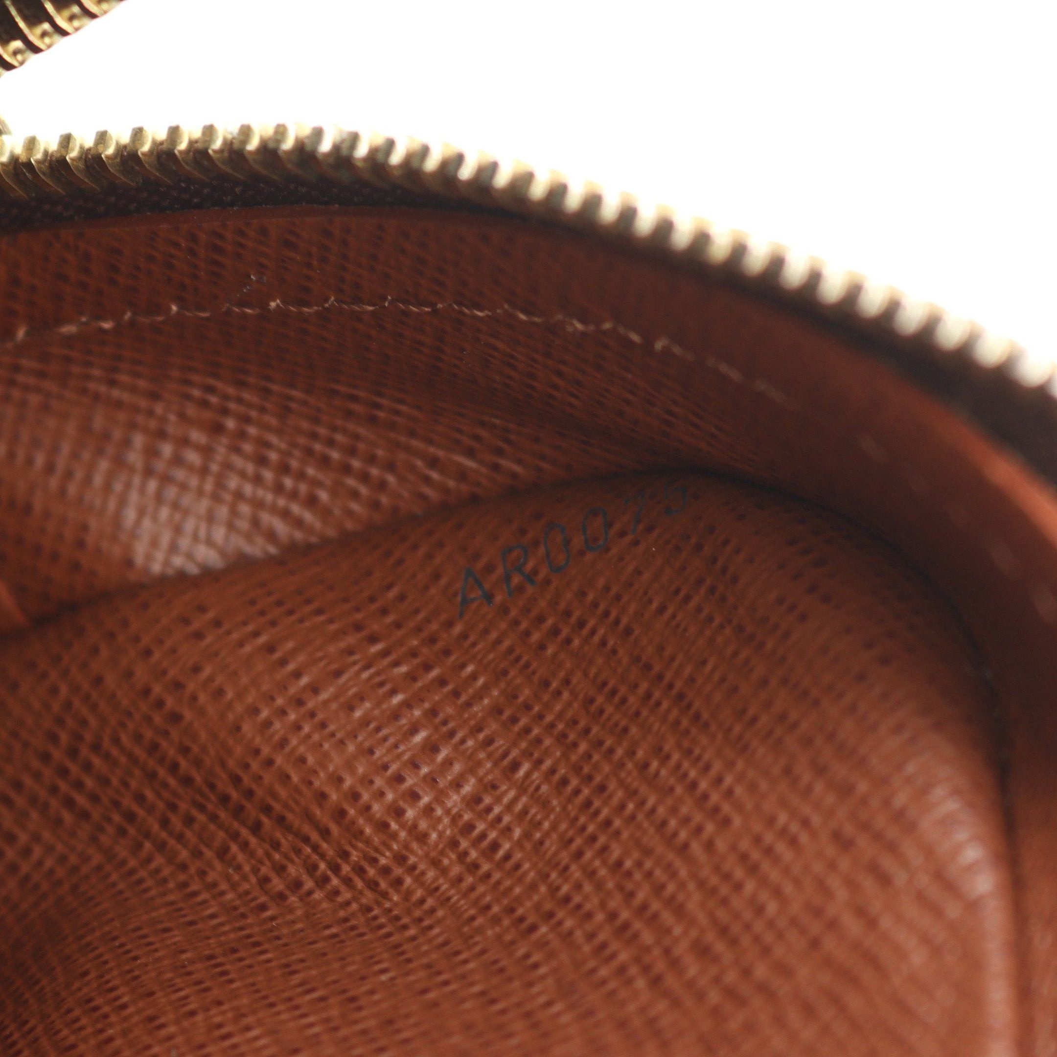 Louis Vuitton Louis Vuitton Nil Monogram Shoulder Bag Leather Brown Size ONE SIZE - 5 Thumbnail