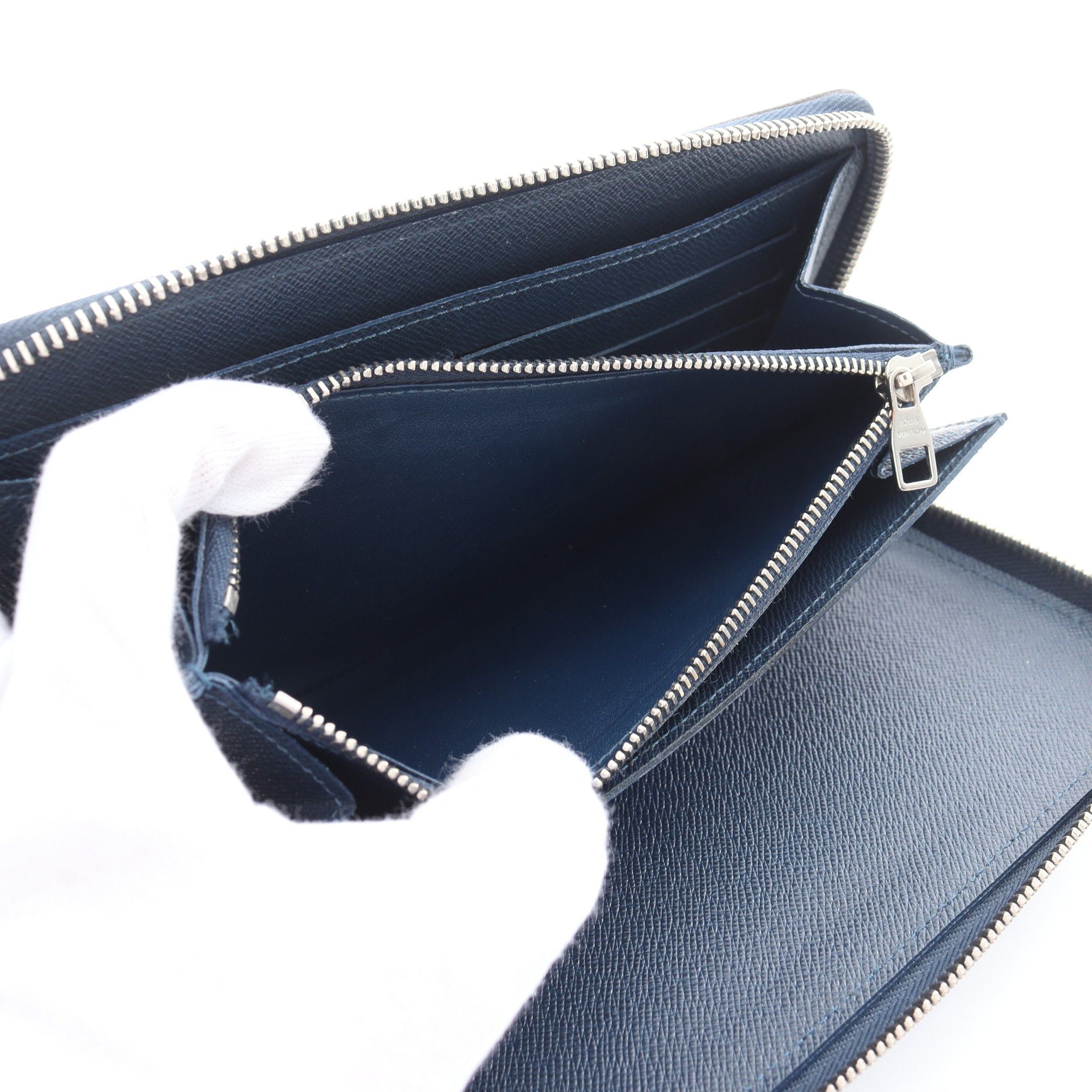Louis Vuitton Louis Vuitton Zippy Organiser Taiga Ocean Round Zipper Long Wallet Leather Navy Size ONE SIZE - 4 Thumbnail