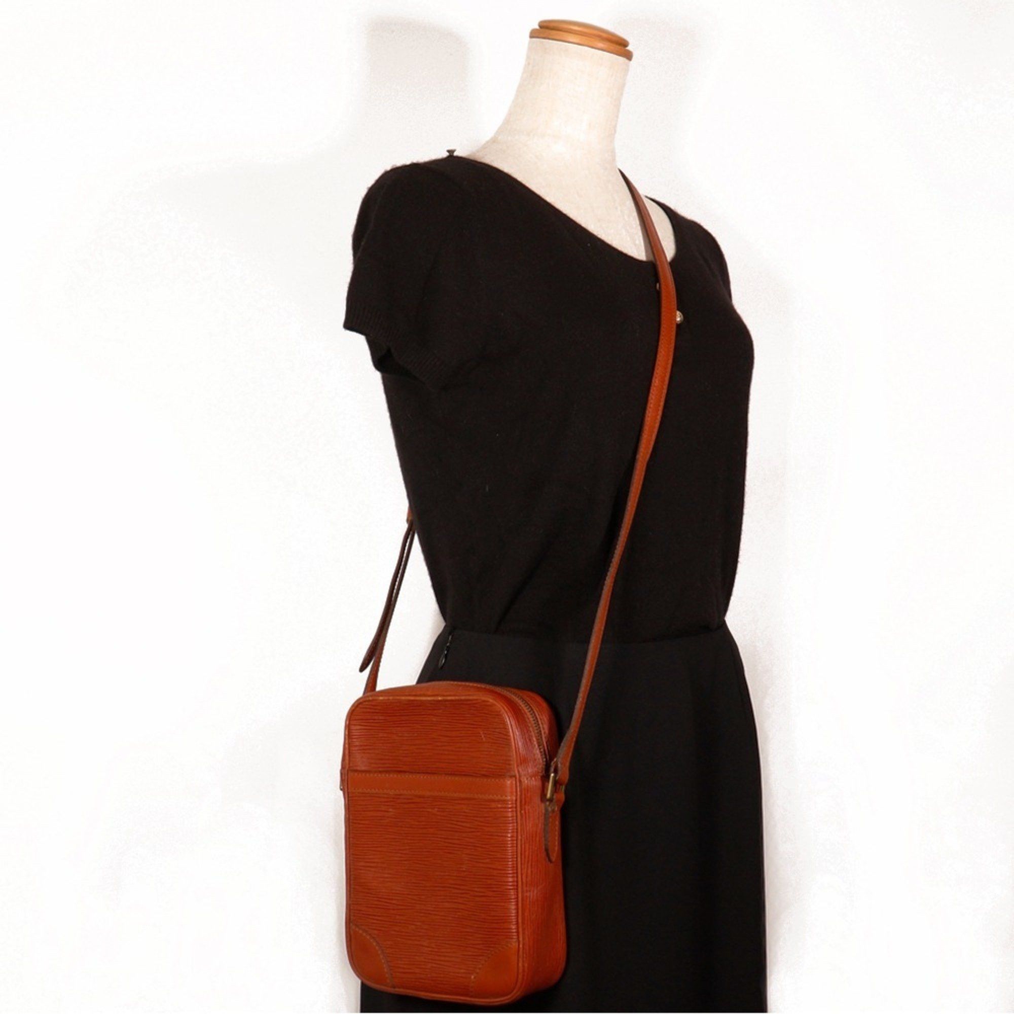 Louis Vuitton Louis Vuitton Danube Shoulder Bag Epi Leather Kenya Brown 1987 MI871 Dunouve Unisex Size ONE SIZE - 19 Thumbnail