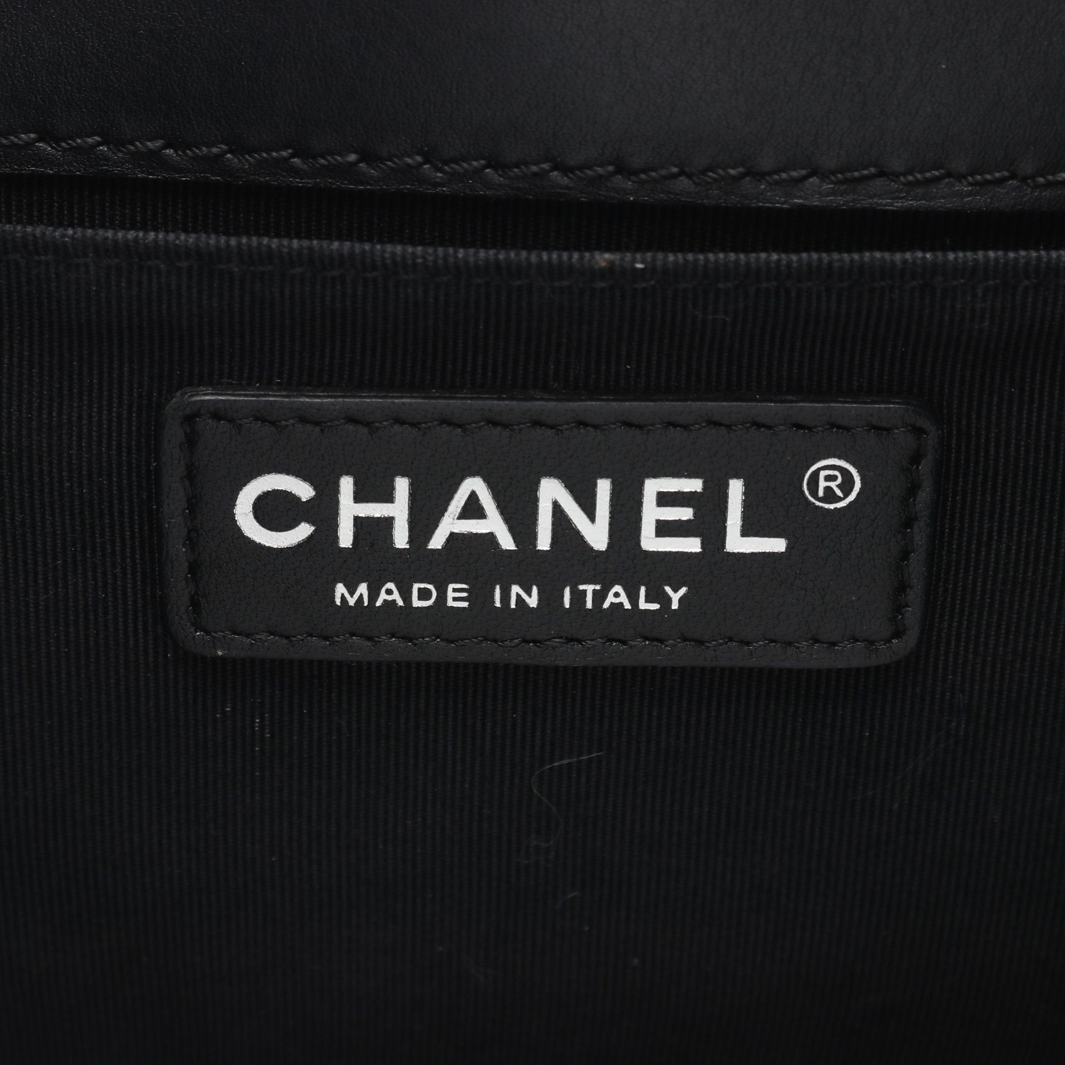 Chanel Chanel Boy Chanel Chain Shoulder Bag Patent Leather Black Antique Silver Hardware Size ONE SIZE - 4 Thumbnail