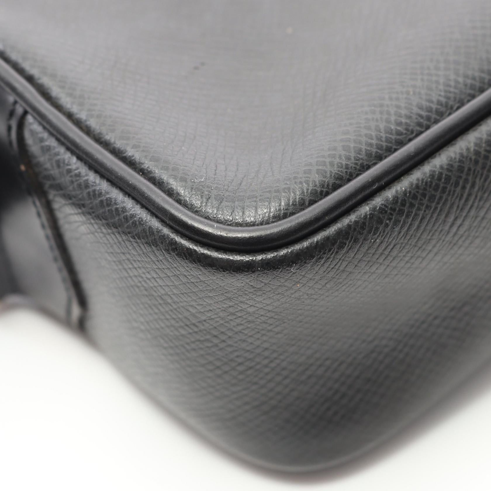 Louis Vuitton Louis Vuitton Karga Taiga Ardoise Second Bag Clutch Leather Black Size ONE SIZE - 6 Thumbnail