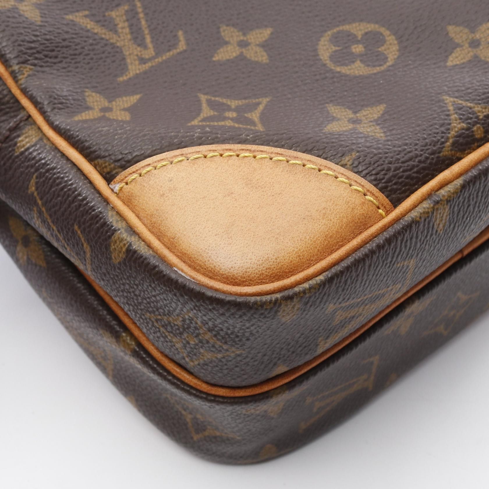 Louis Vuitton Louis Vuitton Amazon Monogram Shoulder Bag Leather Brown Size ONE SIZE - 6 Thumbnail