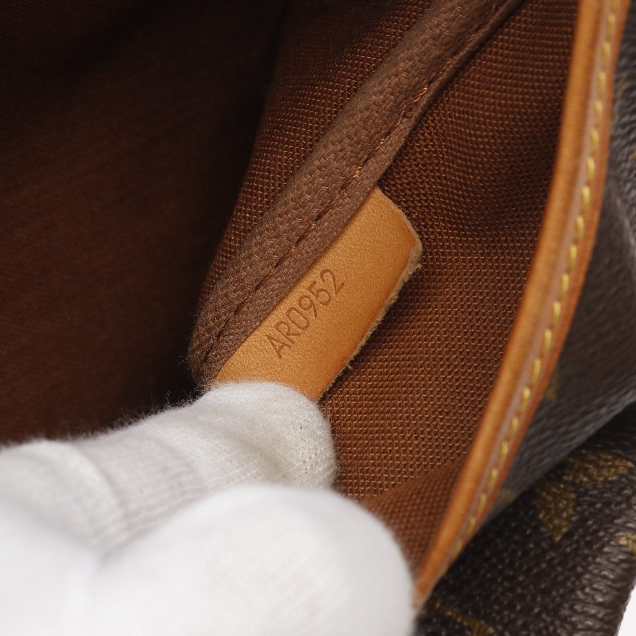 Louis Vuitton Louis Vuitton Saumur 35 Monogram Shoulder Bag Leather Brown Size ONE SIZE - 5 Thumbnail