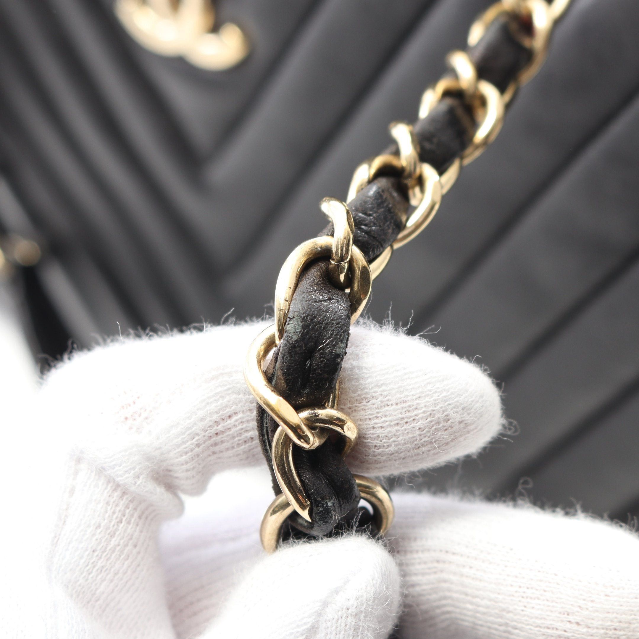 Chanel Chanel V-Stitch Chevron Chain Shoulder Bag Tote Lambskin Black Gold Hardware Size ONE SIZE - 9 Thumbnail
