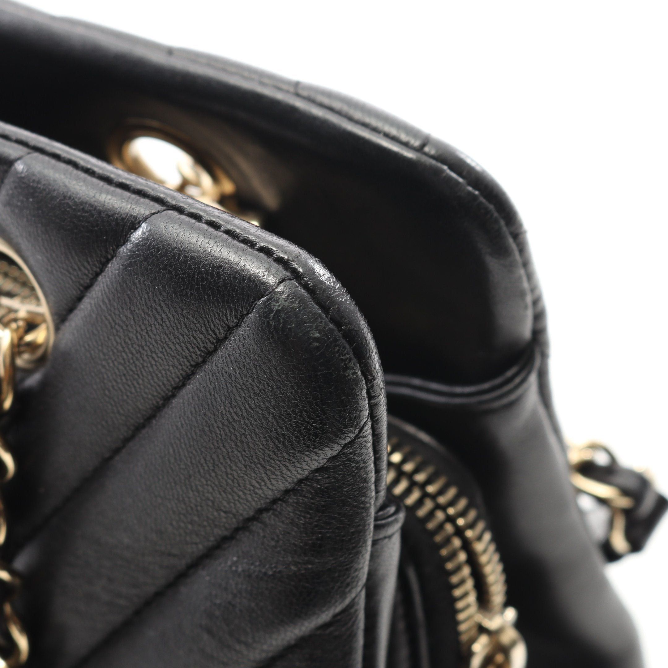 Chanel Chanel V-Stitch Chevron Chain Shoulder Bag Tote Lambskin Black Gold Hardware Size ONE SIZE - 6 Thumbnail