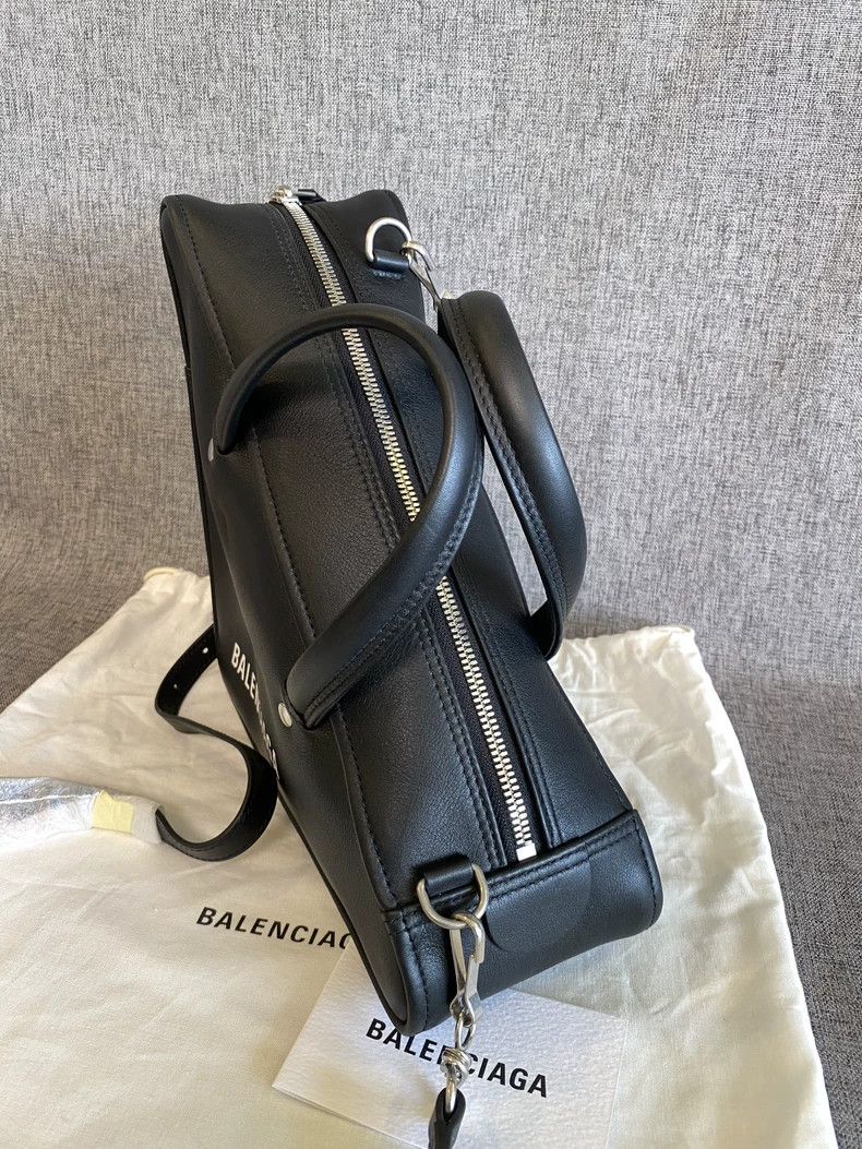 Balenciaga Balenciaga Triangle Leather Handbag with Logo Size ONE SIZE - 3 Thumbnail
