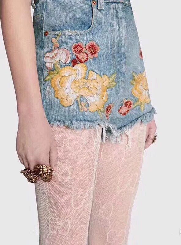 Gucci Gucci Floral Embroidered Denim Shorts Size 24 Size 24" / US 00 / IT 34 - 9 Thumbnail