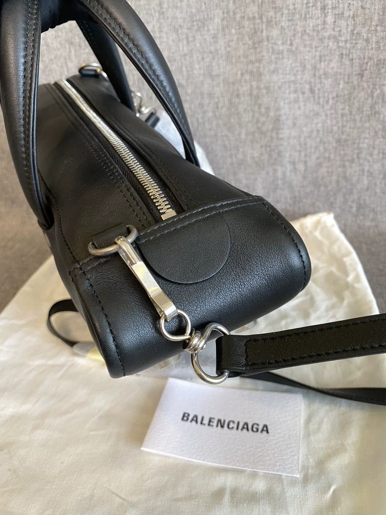 Balenciaga Balenciaga Triangle Bag Black Leather Handbag Size ONE SIZE - 5 Thumbnail
