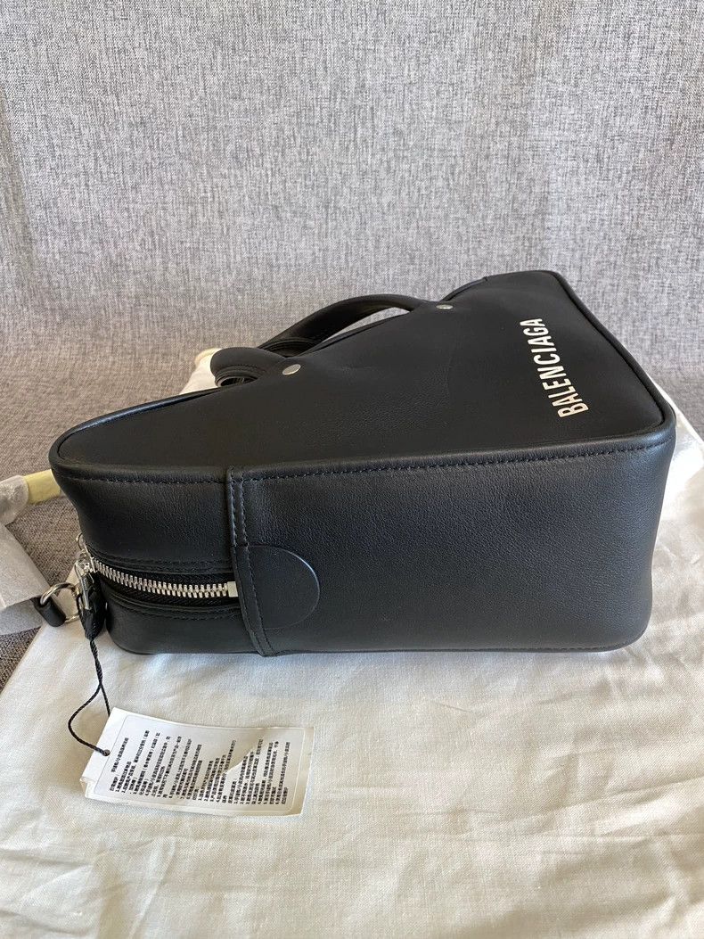 Balenciaga Balenciaga Triangle Bag Black Leather Handbag Size ONE SIZE - 6 Thumbnail