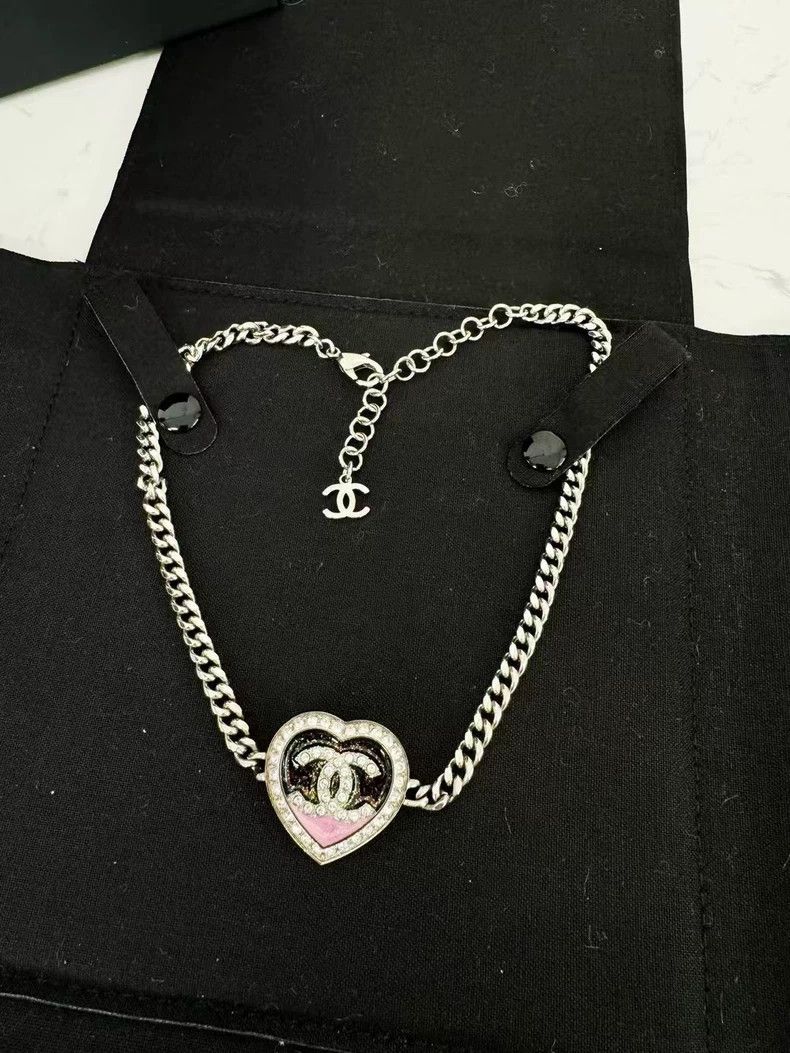 Chanel Chanel Heart Necklace with Chain Design Size ONE SIZE - 2 Thumbnail