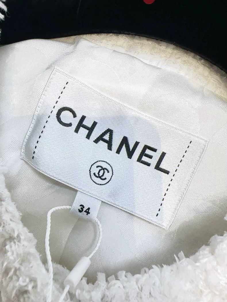 Chanel Chanel White Tweed Two-Pocket Jacket Size S / US 4 / IT 40 - 4 Thumbnail