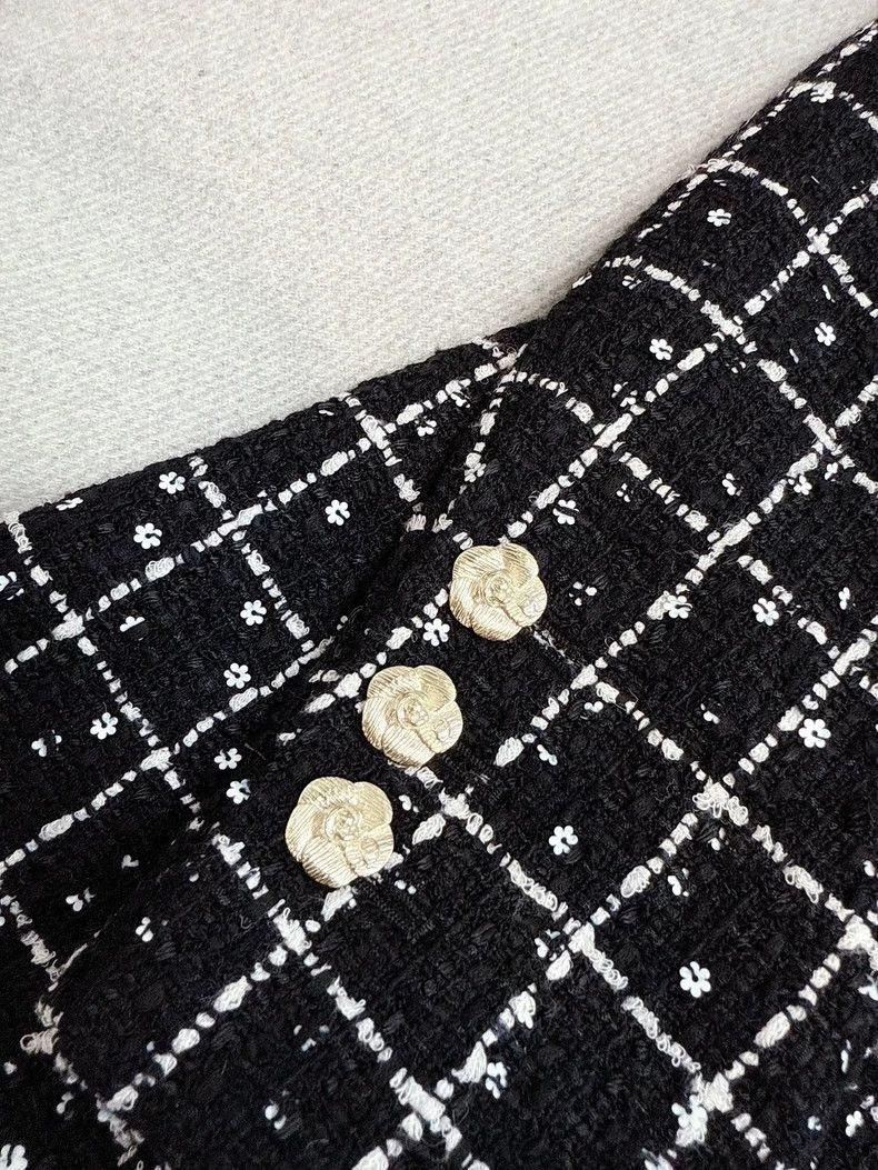 Chanel Chanel Black and White Checkered Embroidered Jacket Size S / US 4 / IT 40 - 5 Thumbnail