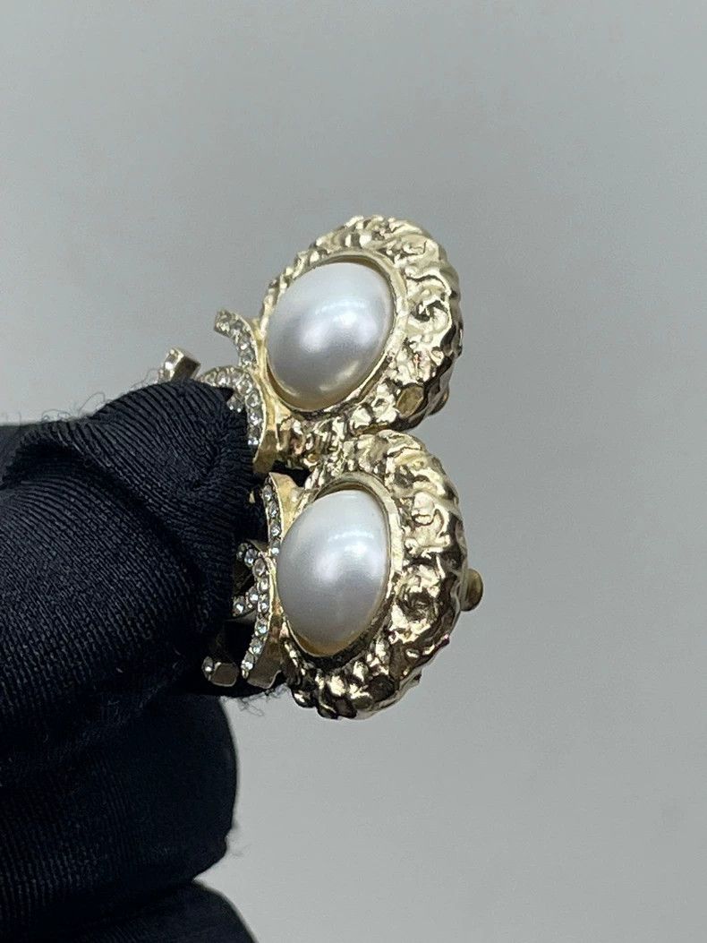 Chanel Chanel Pearl CC Logo Earrings Size ONE SIZE - 7 Thumbnail