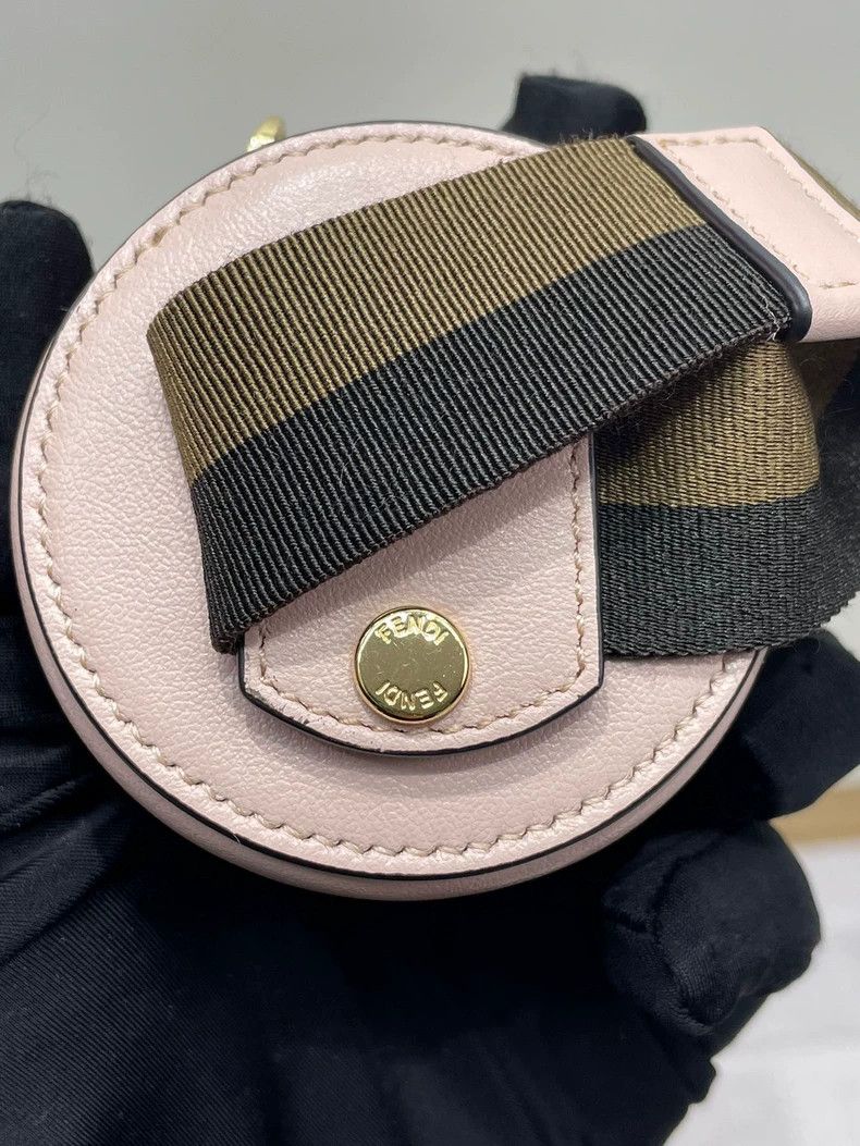 Fendi Fendi Pink Wrist Earphone Coin Purse Size ONE SIZE - 7 Thumbnail