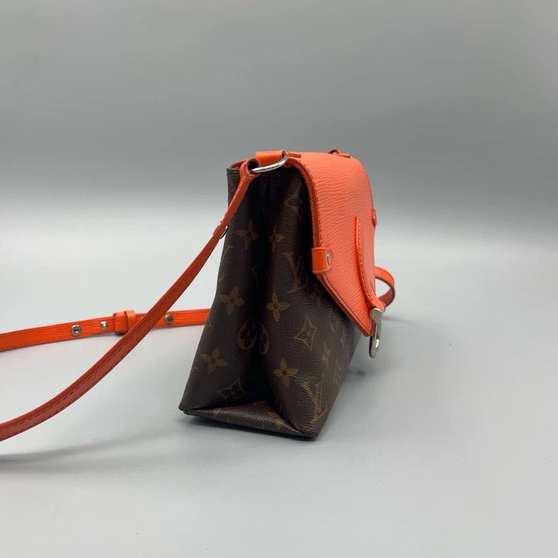 Louis Vuitton Louis Vuitton Envelope Crossbody Bag with Color Block Size ONE SIZE - 7 Thumbnail