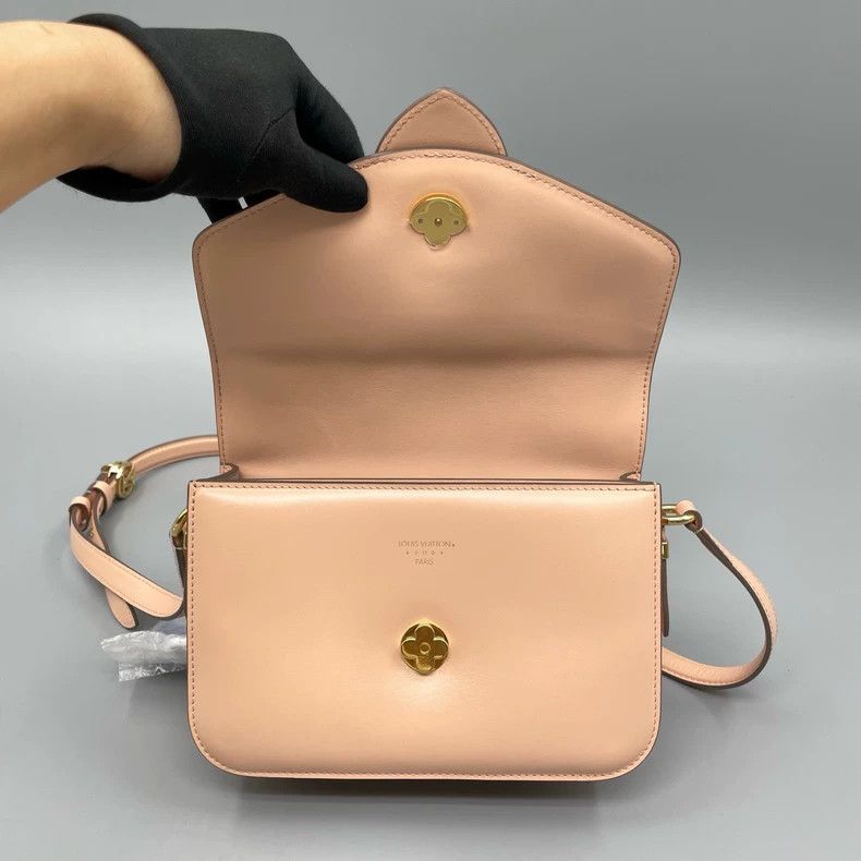 Louis Vuitton LV Pink Logo Crossbody Bag Size ONE SIZE - 7 Thumbnail