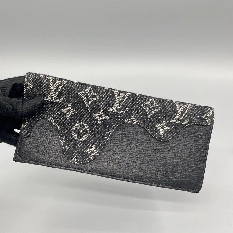 Louis Vuitton Louis Vuitton Three-in-One Crossbody Bag Size ONE SIZE - 7 Thumbnail