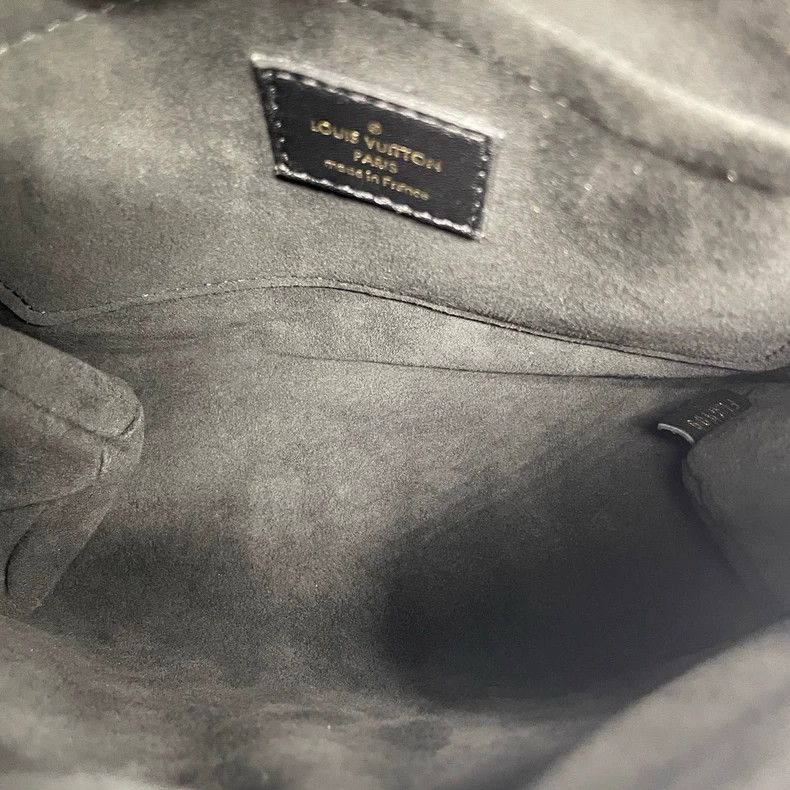 Louis Vuitton Louis Vuitton Lock Me Handbag with Strap Size ONE SIZE - 9 Thumbnail
