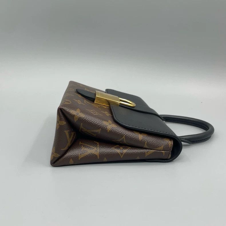 Louis Vuitton Louis Vuitton Lock Me Handbag with Strap Size ONE SIZE - 4 Thumbnail