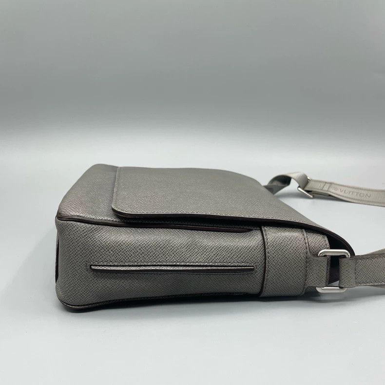 Louis Vuitton Louis Vuitton Leather Shoulder Crossbody Bag Size ONE SIZE - 4 Thumbnail