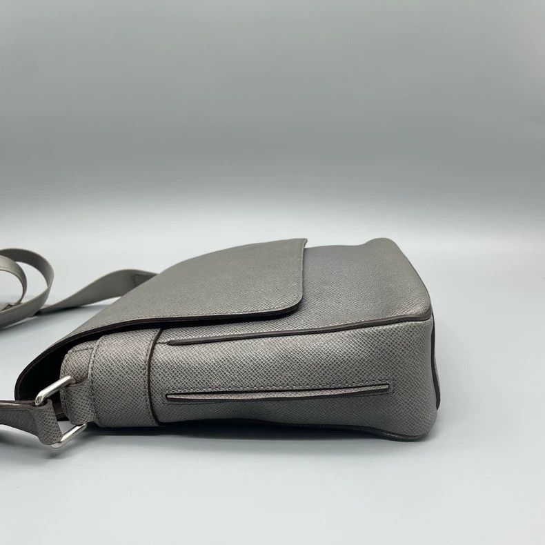 Louis Vuitton Louis Vuitton Leather Shoulder Crossbody Bag Size ONE SIZE - 3 Thumbnail