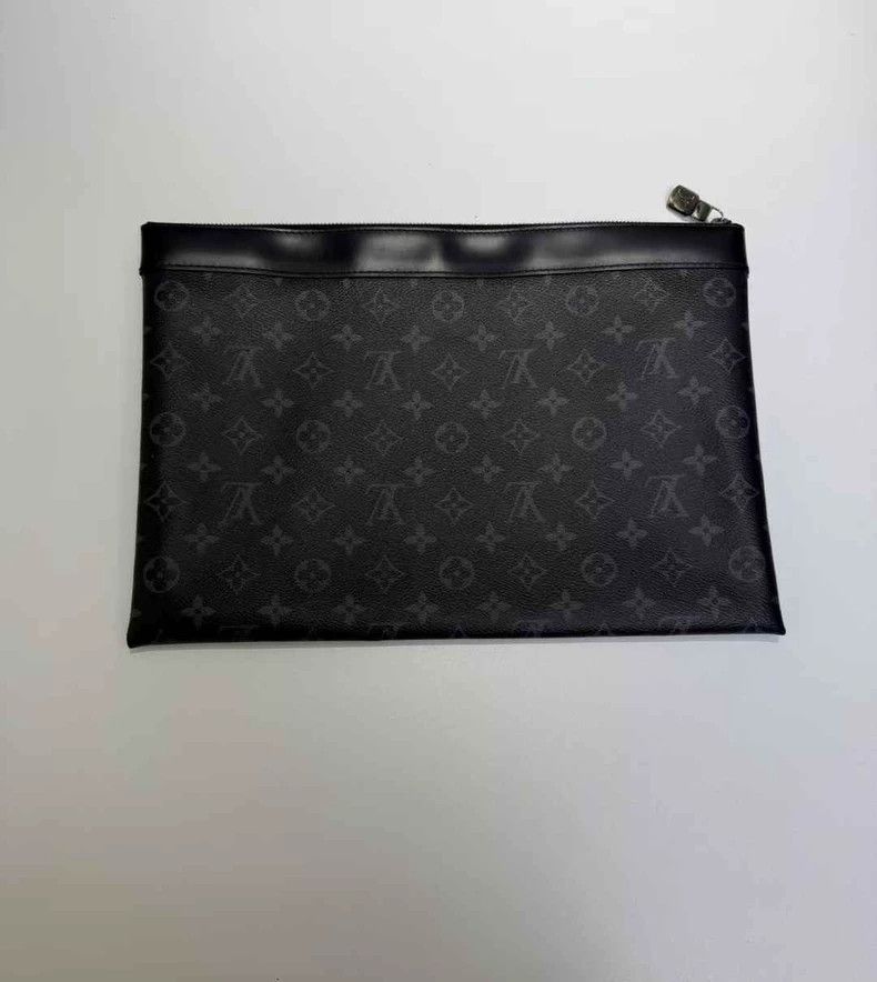 Louis Vuitton Louis Vuitton Black Logo Clutch Bag Size ONE SIZE - 2 Thumbnail