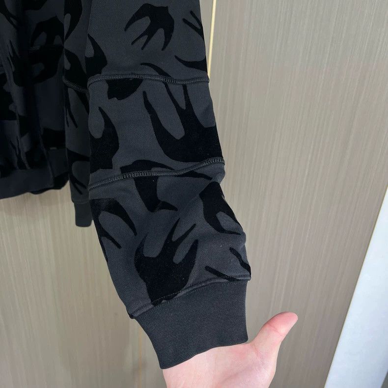 Alexander McQueen Alexander McQueen Black Graphic Hoodie Sweatshirt Size M / US 6-8 / IT 42-44 - 4 Thumbnail