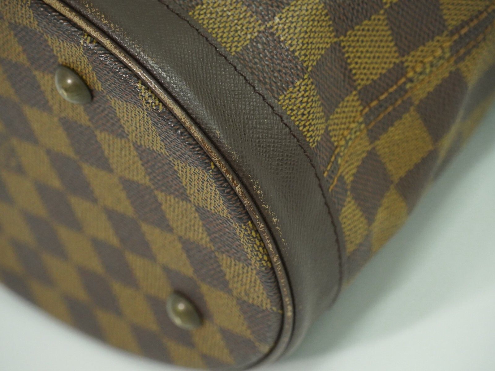 Louis Vuitton Marais Bucket Bag shoulder