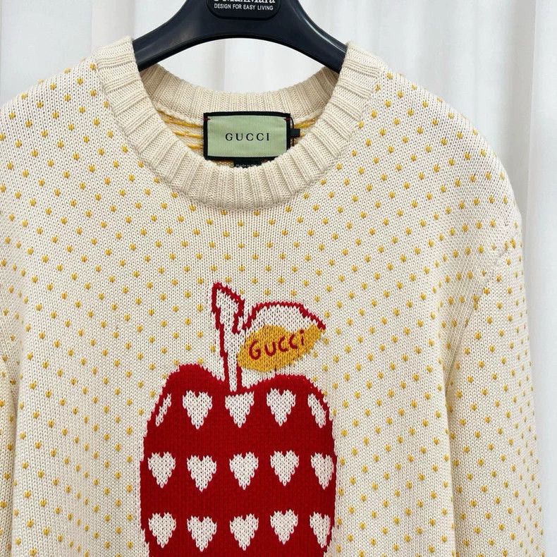 Gucci Gucci Apple Heart Sweater in Beige Size XL / US 12-14 / IT 48-50 - 3 Thumbnail