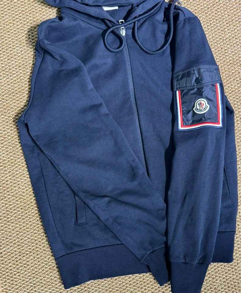 Moncler Moncler Hooded Sweatshirt in Deep Blue Size S / US 4 / IT 40 - 2 Thumbnail