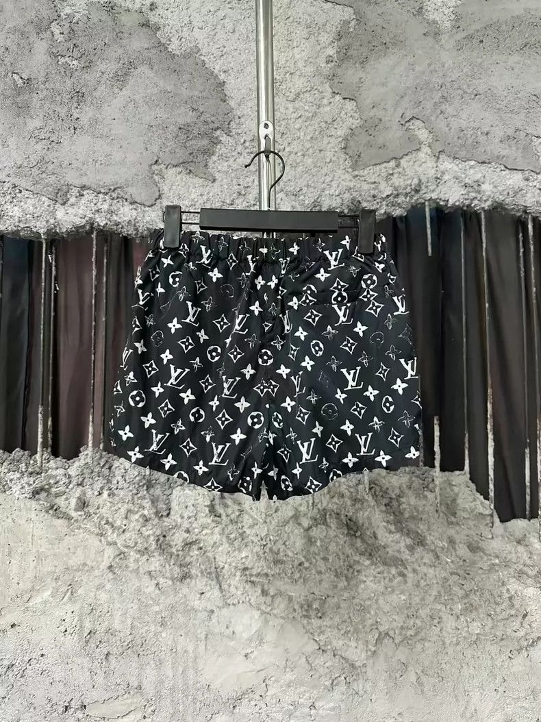 Louis Vuitton Louis Vuitton Black Printed Shorts Size 34 Size 34" / US 12 / IT 48 - 2 Thumbnail