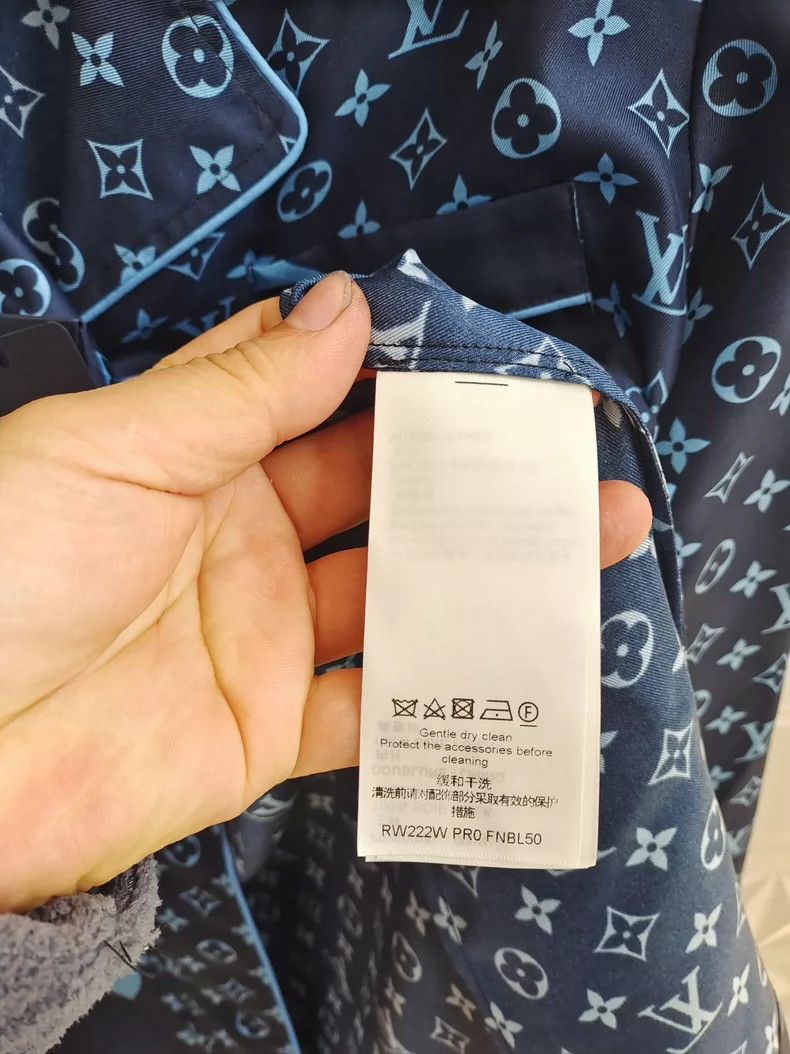 Louis Vuitton LV Silk Long Sleeve Sleep Shirt Size S / US 4 / IT 40 - 4 Thumbnail