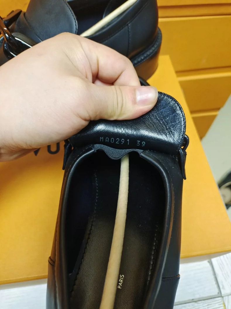 Louis Vuitton Black Loafers with Chain Detail Size US 8 / IT 38 - 7 Thumbnail