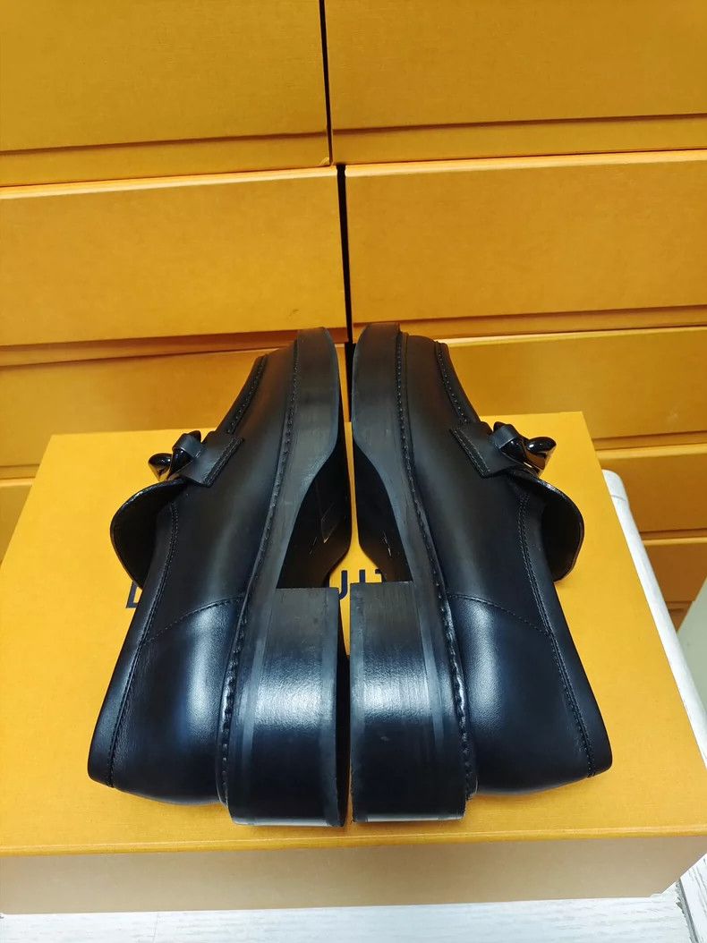 Louis Vuitton Black Loafers with Chain Detail Size US 8 / IT 38 - 6 Thumbnail