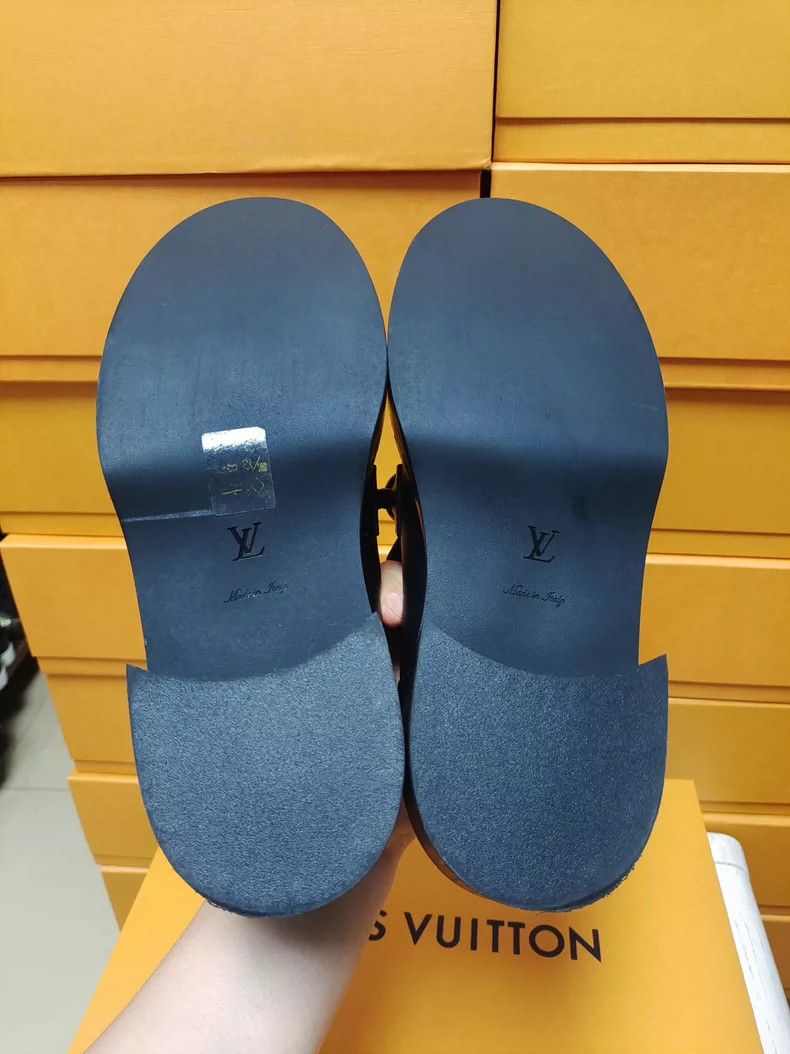 Louis Vuitton Black Loafers with Chain Detail Size US 8 / IT 38 - 9 Thumbnail