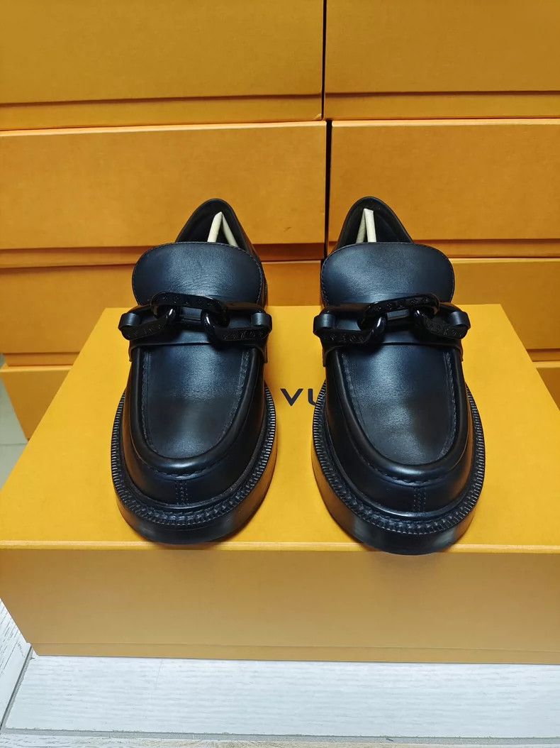 Louis Vuitton Black Loafers with Chain Detail Size US 8 / IT 38 - 2 Thumbnail