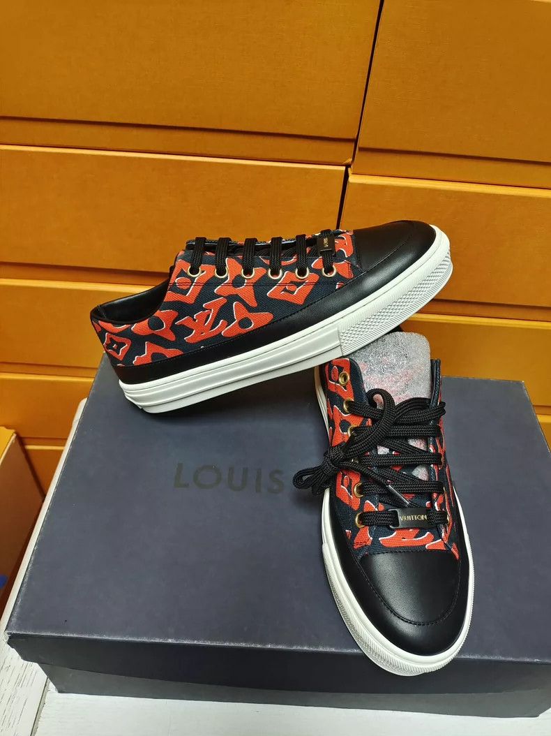 Louis Vuitton LV Women's Graffiti Print Low-Top Sneakers Size US 5 / IT 35 - 5 Thumbnail