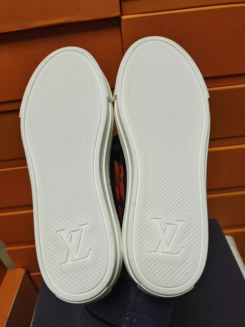 Louis Vuitton LV Women's Graffiti Print Low-Top Sneakers Size US 5 / IT 35 - 9 Thumbnail