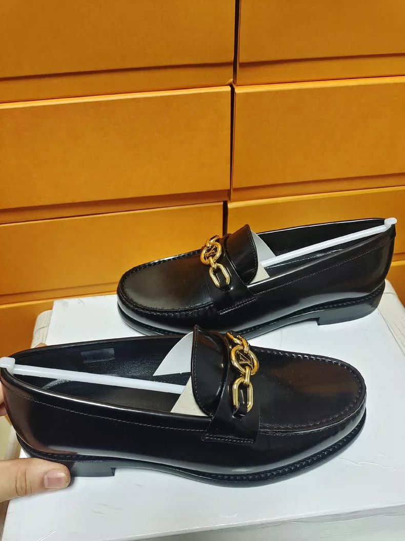 Louis Vuitton LV Leather Flats with Metallic Logo Design Size US 6 / IT 36 - 2 Thumbnail