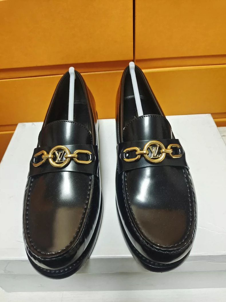 Louis Vuitton LV Leather Flats with Metallic Logo Design Size US 6 / IT 36 - 3 Thumbnail