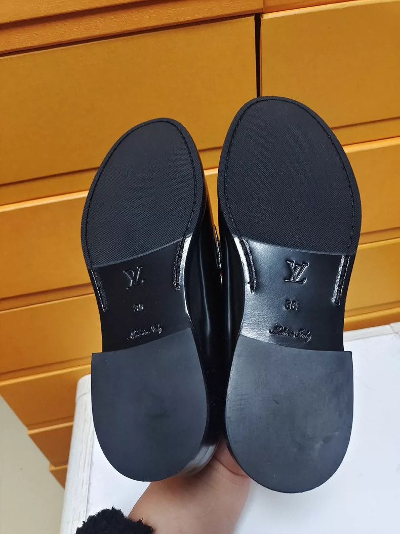 Louis Vuitton LV Leather Flats with Metallic Logo Design Size US 6 / IT 36 - 9 Thumbnail