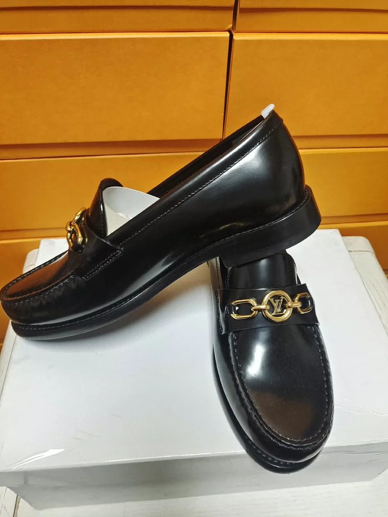 Louis Vuitton LV Leather Flats with Metallic Logo Design Size US 6 / IT 36 - 4 Thumbnail