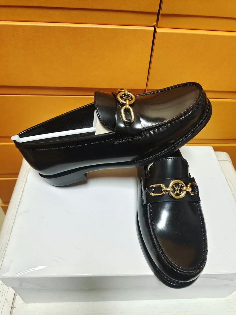 Louis Vuitton LV Leather Flats with Metallic Logo Design Size US 6 / IT 36 - 5 Thumbnail