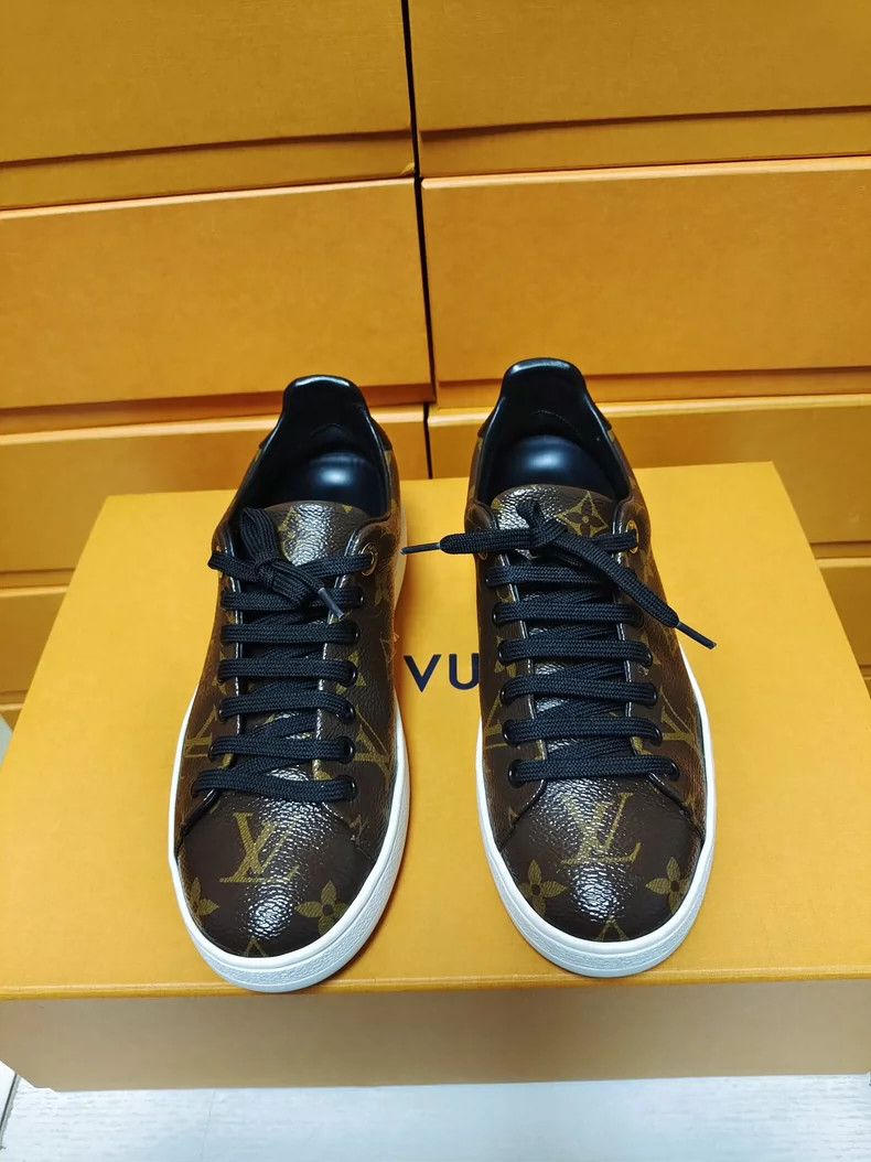 Louis Vuitton Classic Louis Vuitton Low Top Sneakers for Women Size US 5 / IT 35 - 2 Thumbnail