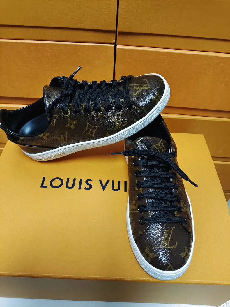 Louis Vuitton Classic Louis Vuitton Low Top Sneakers for Women Size US 5 / IT 35 - 4 Thumbnail
