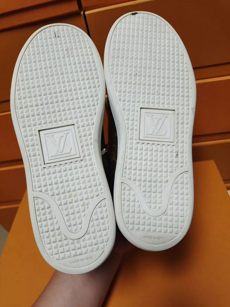 Louis Vuitton Classic Louis Vuitton Low Top Sneakers for Women Size US 5 / IT 35 - 9 Thumbnail