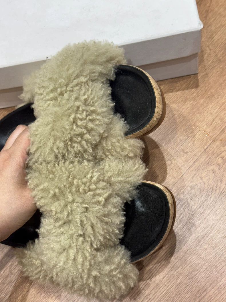 Chloe Chloe Fur Slide Sandals in Beige Color Size US 8 / IT 38 - 3 Thumbnail